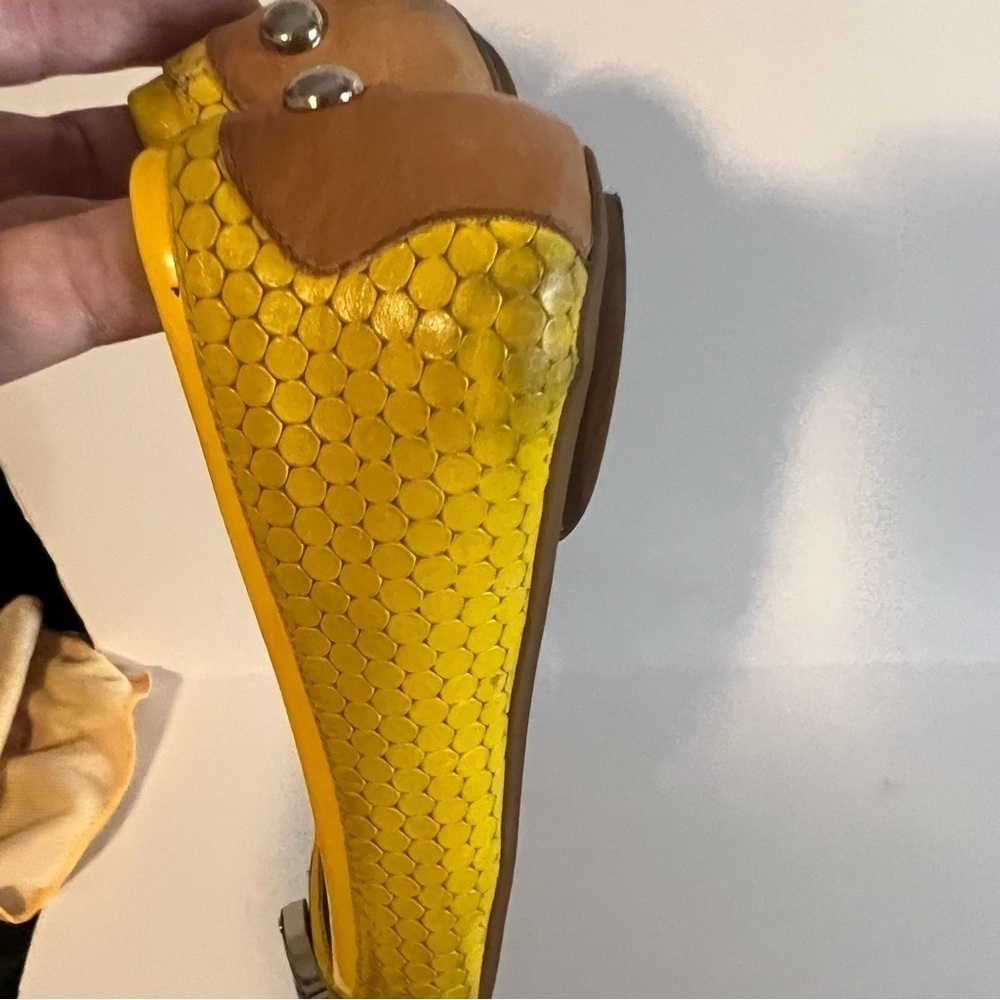 Gianni Bini Yellow Buckle Ballet Flats Size 6.5 - Picture 3 of 11
